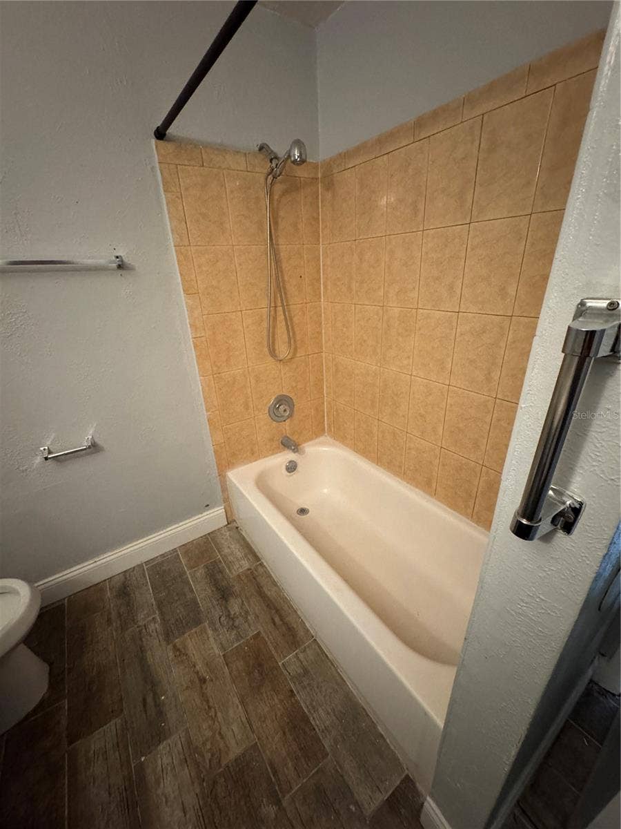 3976 CRAYRICH CIRCLE, #C1, Orlando, FL 32839 Primary bathroom