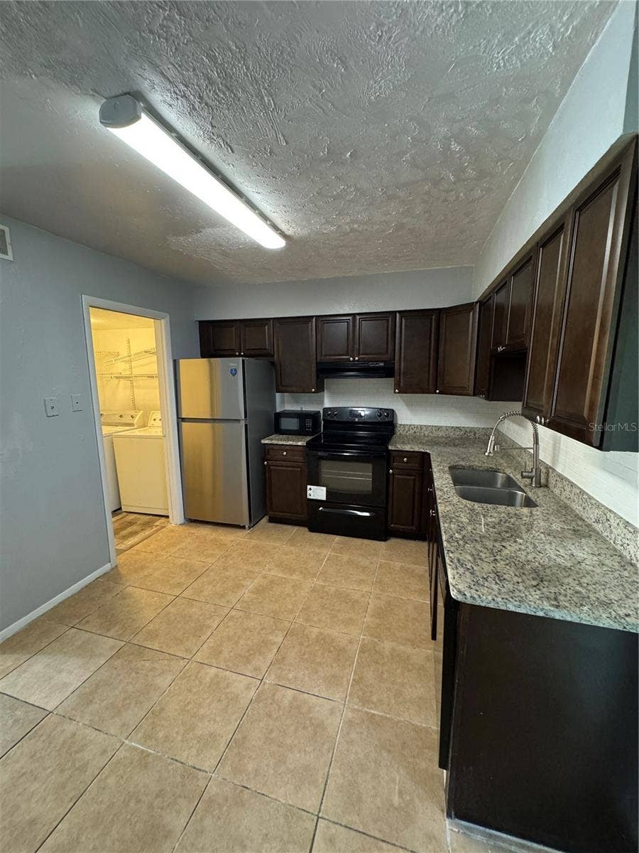 3976 CRAYRICH CIRCLE, #C1, Orlando, FL 32839 Kitchen