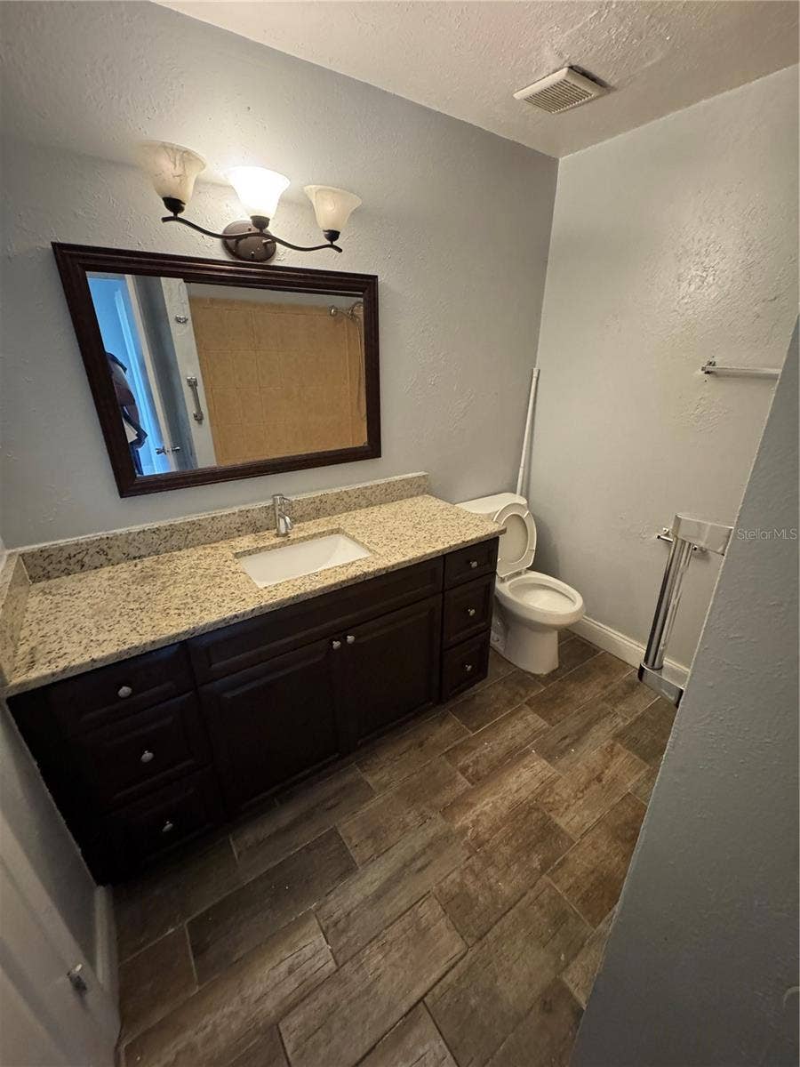 3976 CRAYRICH CIRCLE, #C1, Orlando, FL 32839 Primary bathroom