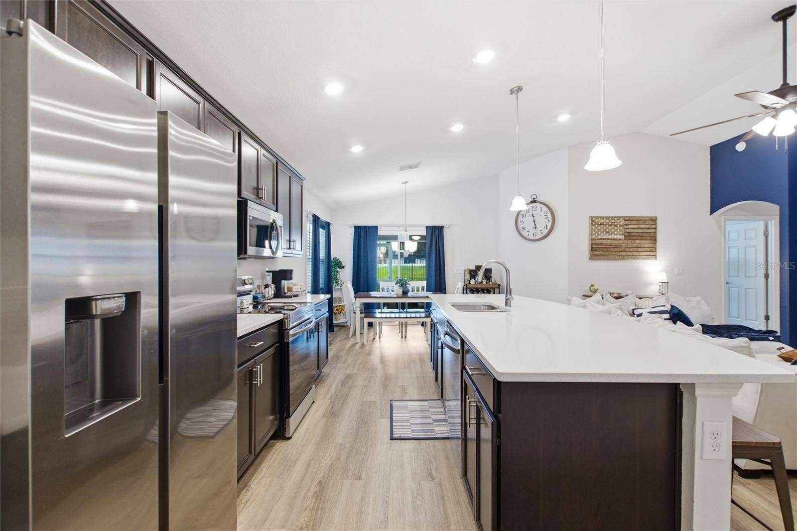 2295 SUNSET WAY, Davenport, FL 33837 Samsung Stainless Steel Applainces