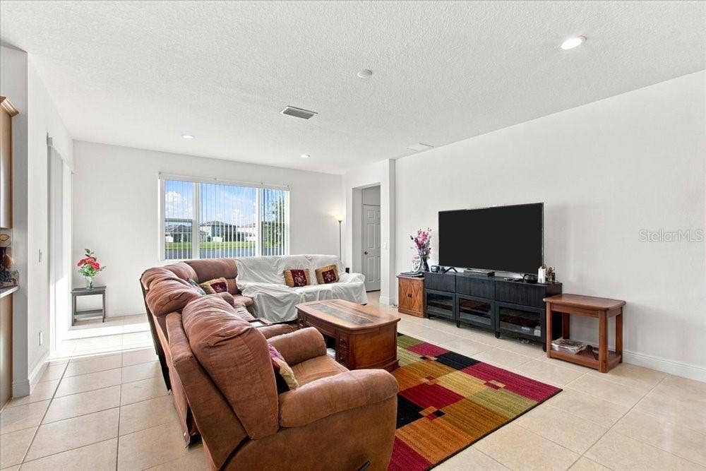 5653 CAMILLA STREET, St Cloud, FL 34771 5653 CAMILLA STREET, St Cloud, FL 34771