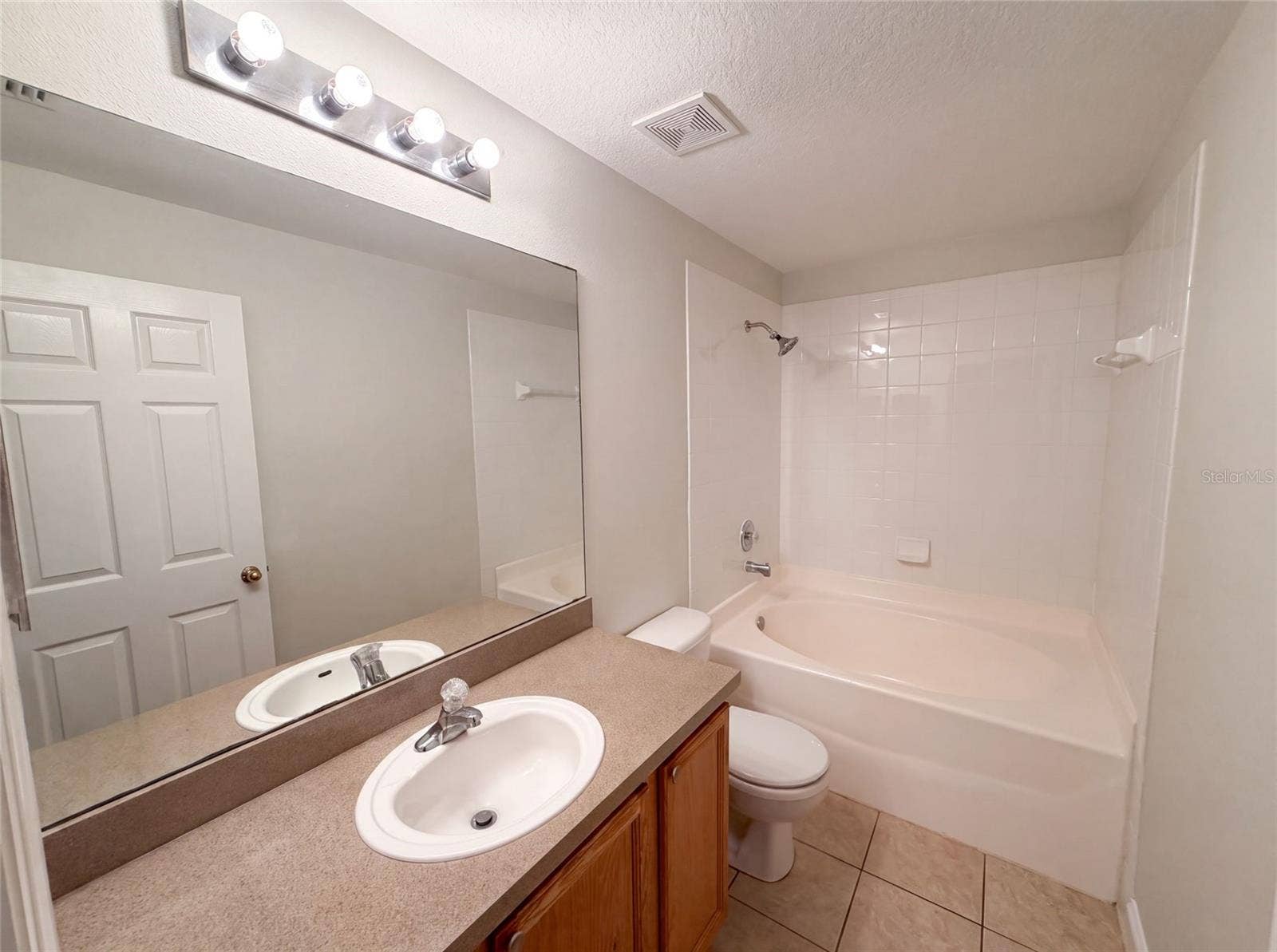 112 COQUINA BAY DRIVE, St Petersburg, FL 33705 112 COQUINA BAY DRIVE, St Petersburg, FL 33705