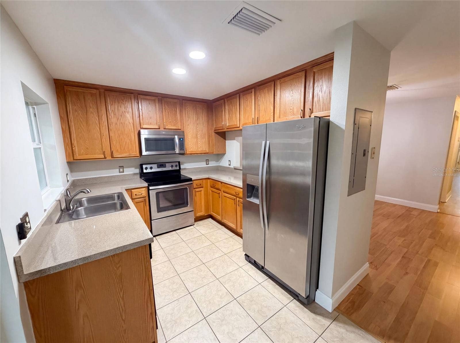 112 COQUINA BAY DRIVE, St Petersburg, FL 33705 Virtually Staged