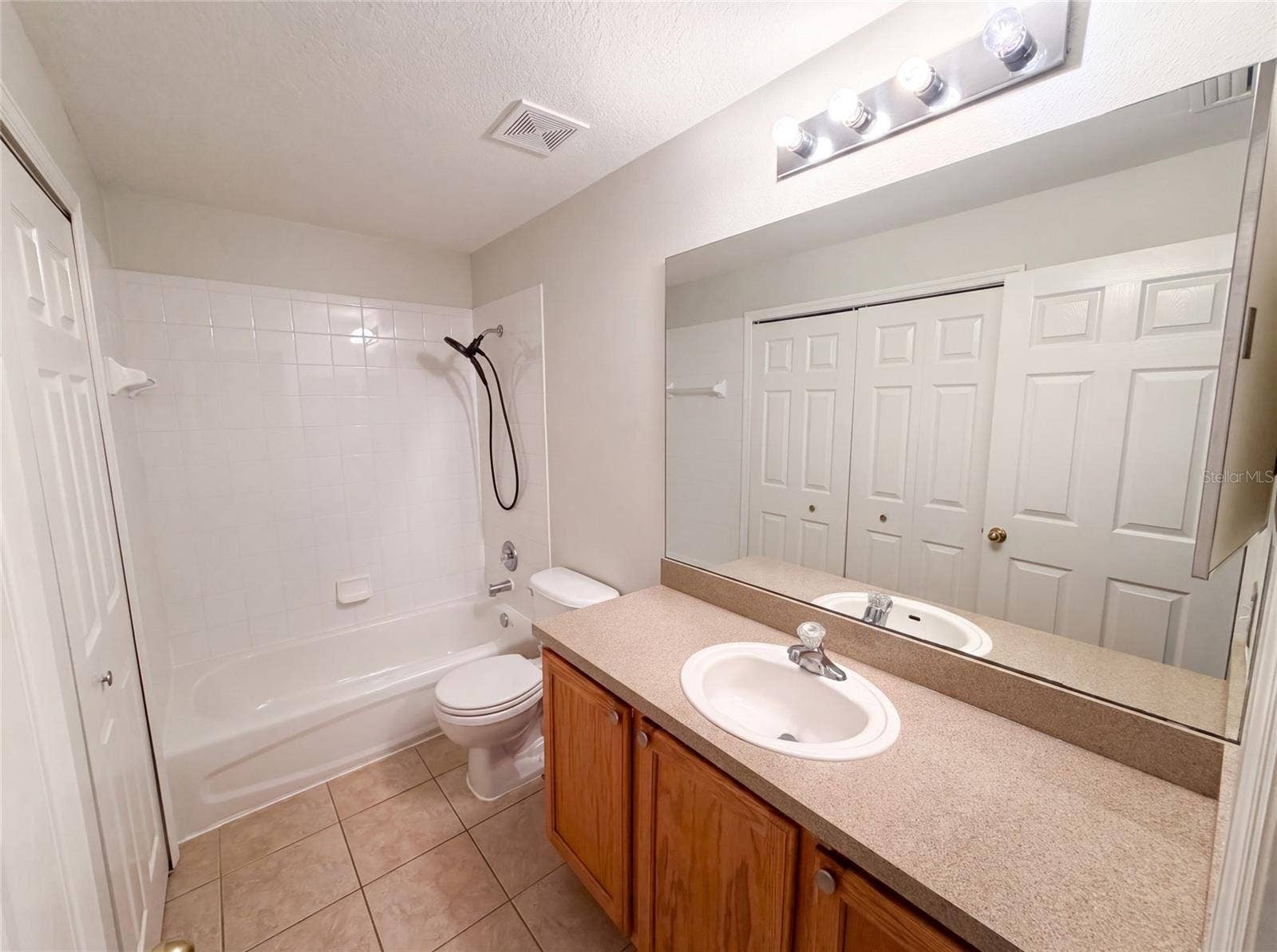 112 COQUINA BAY DRIVE, St Petersburg, FL 33705 112 COQUINA BAY DRIVE, St Petersburg, FL 33705
