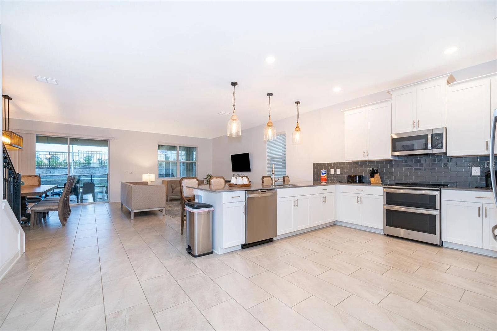 9056 SOMMERSET HILLS DRIVE, Davenport, FL 33896 9056 SOMMERSET HILLS DRIVE, Davenport, FL 33896