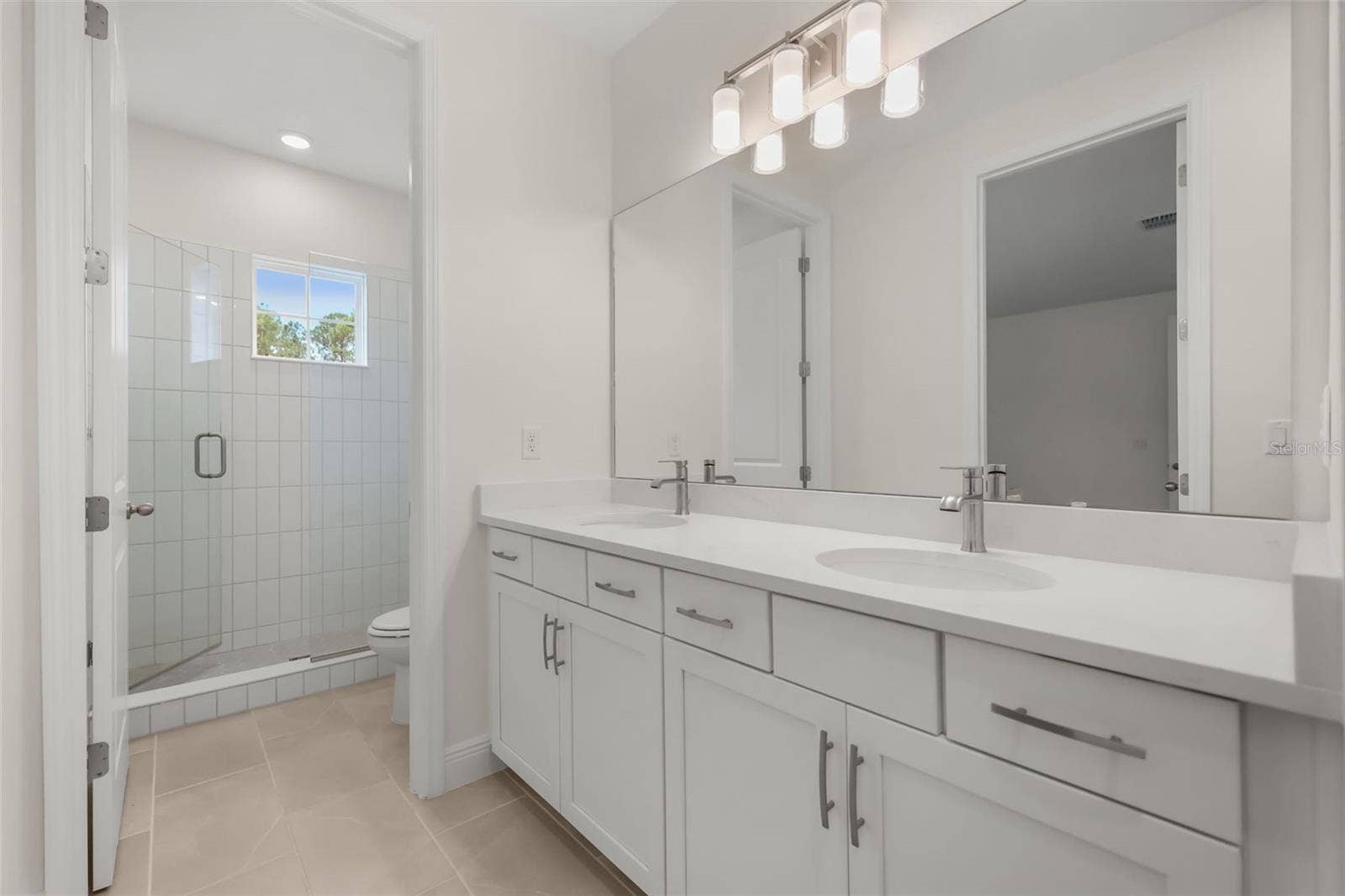 14360 CREST PALM AVENUE, Windermere, FL 34786 2nd floor guest bath