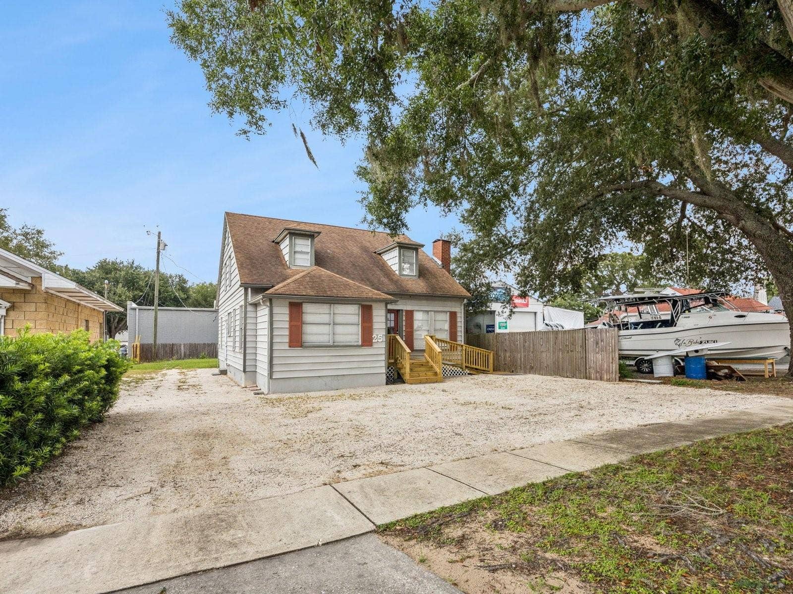 25 E PINECREST AVENUE, Eustis, FL 32726
