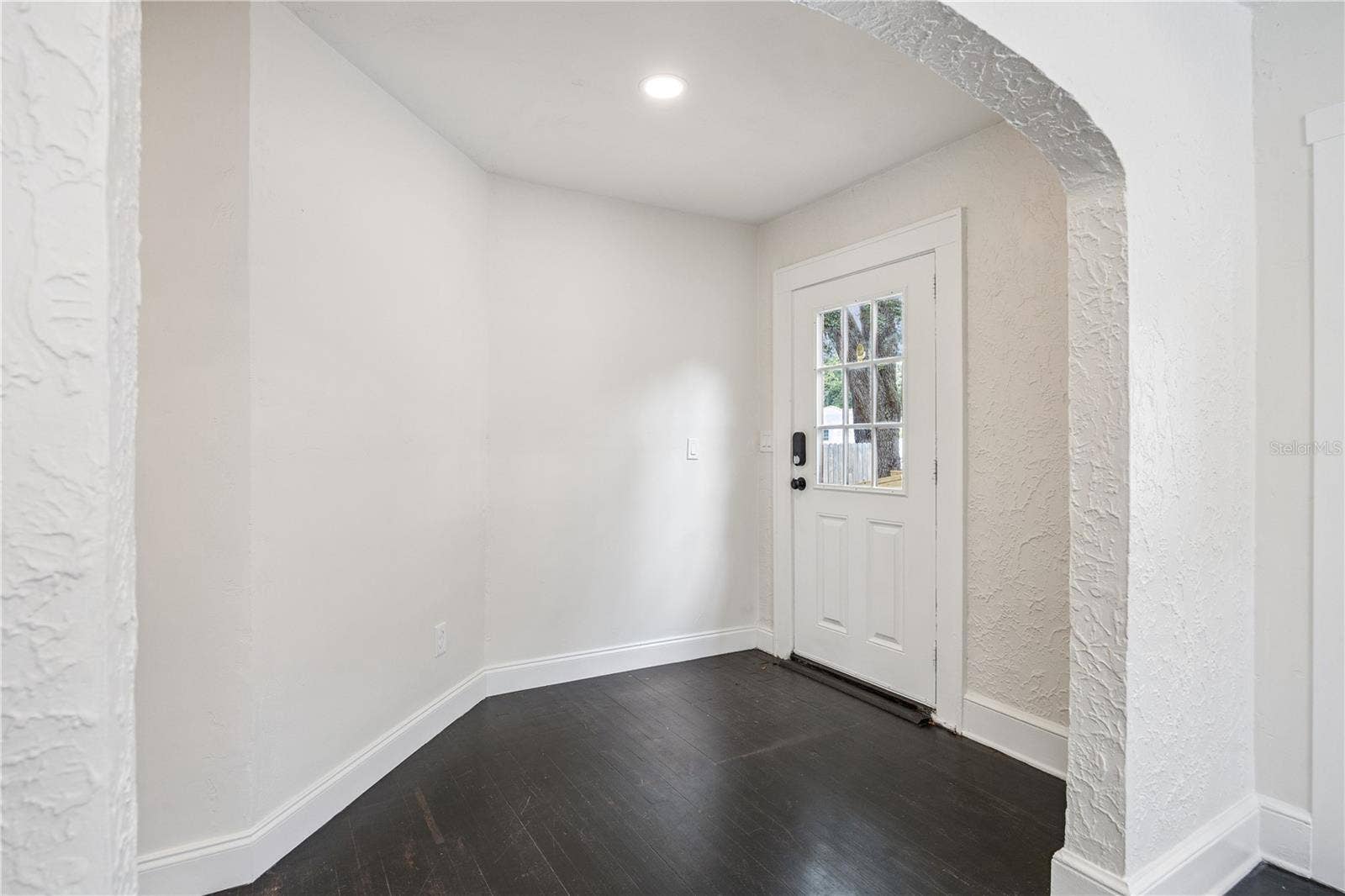 25 E PINECREST AVENUE, Eustis, FL 32726