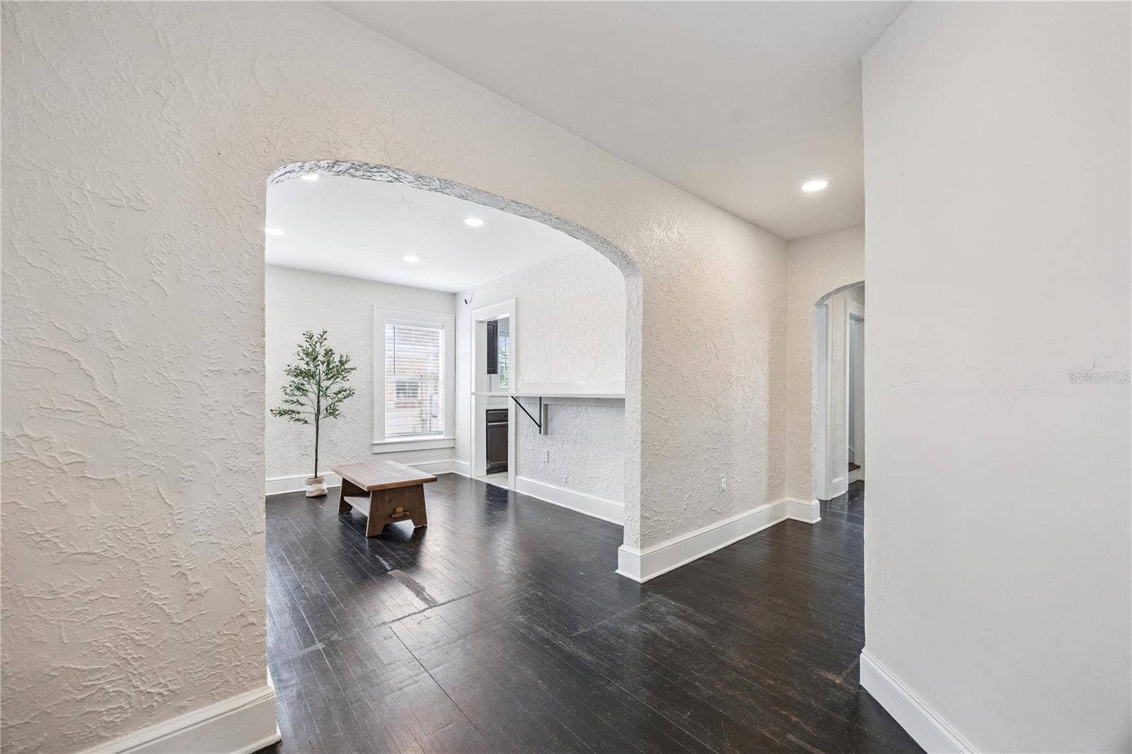 25 E PINECREST AVENUE, Eustis, FL 32726