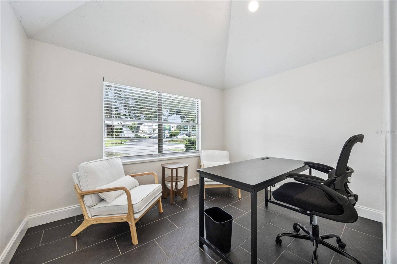 25 E PINECREST AVENUE, Eustis, FL 32726