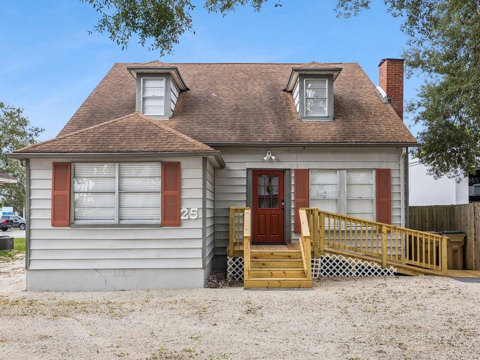 25 E PINECREST AVENUE, Eustis, FL 32726