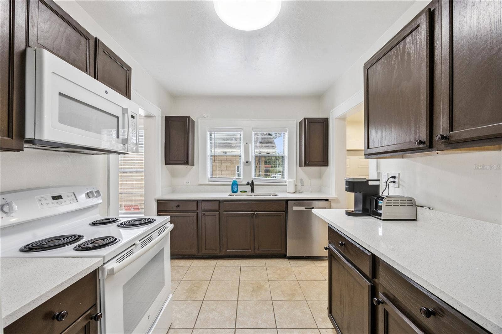 25 E PINECREST AVENUE, Eustis, FL 32726