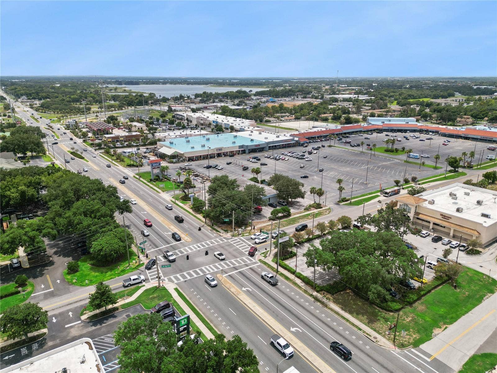 25 E PINECREST AVENUE, Eustis, FL 32726