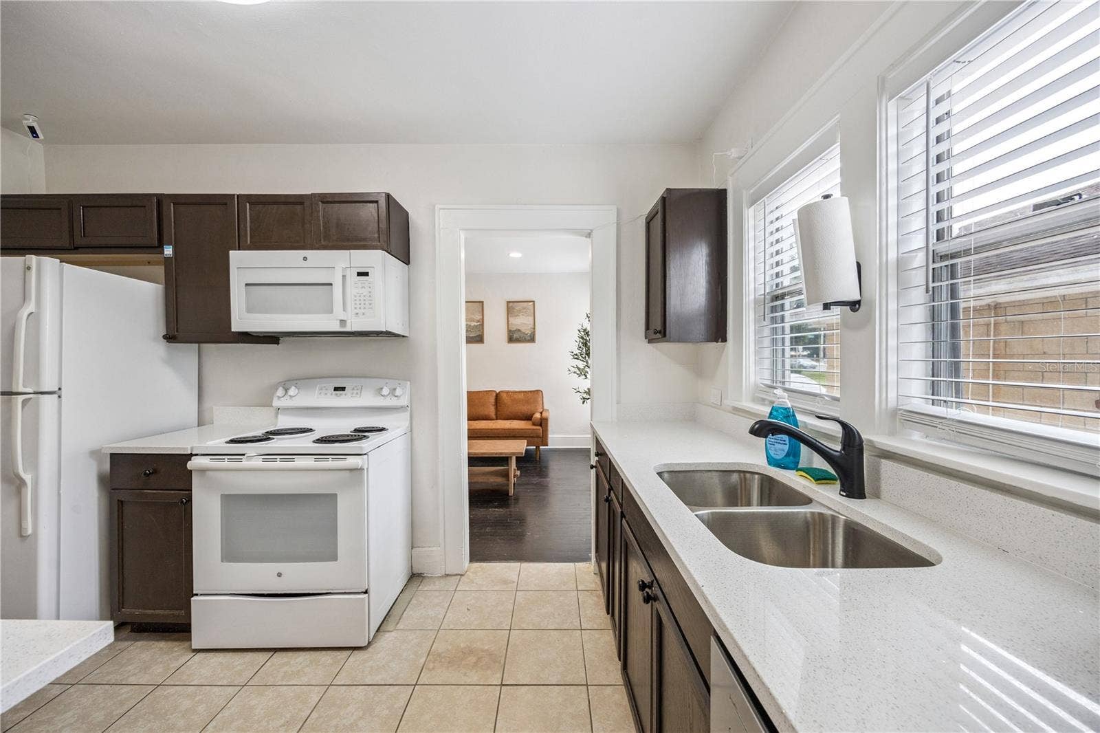 25 E PINECREST AVENUE, Eustis, FL 32726