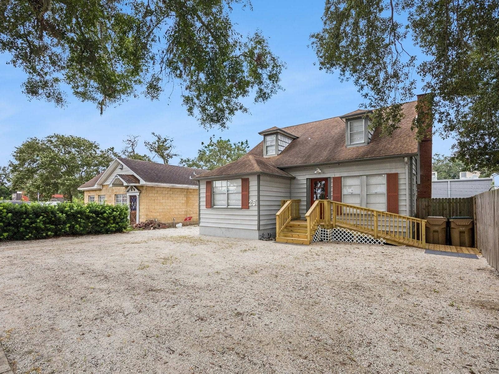 25 E PINECREST AVENUE, Eustis, FL 32726