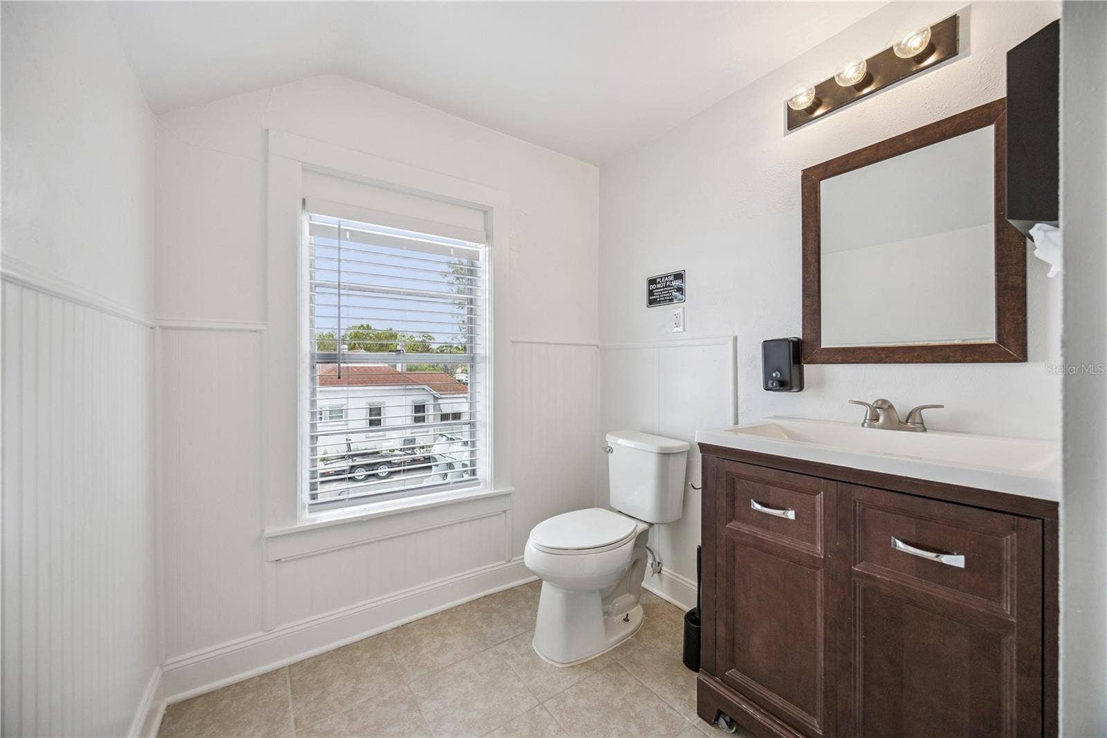 25 E PINECREST AVENUE, Eustis, FL 32726