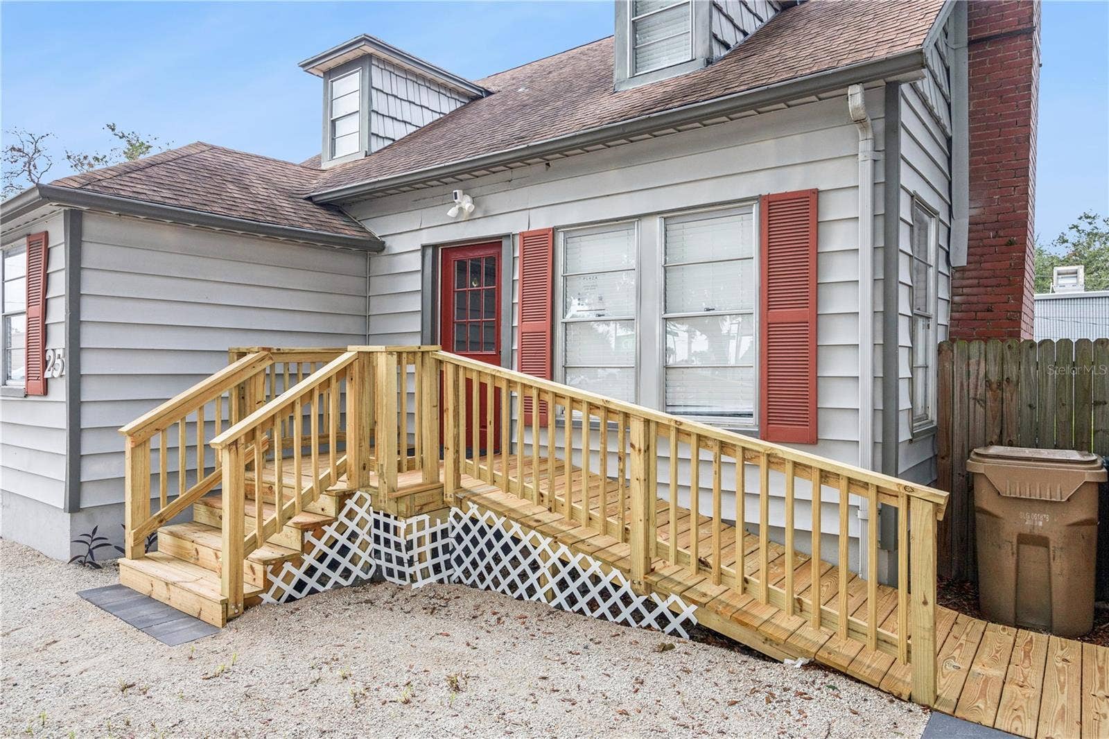25 E PINECREST AVENUE, Eustis, FL 32726