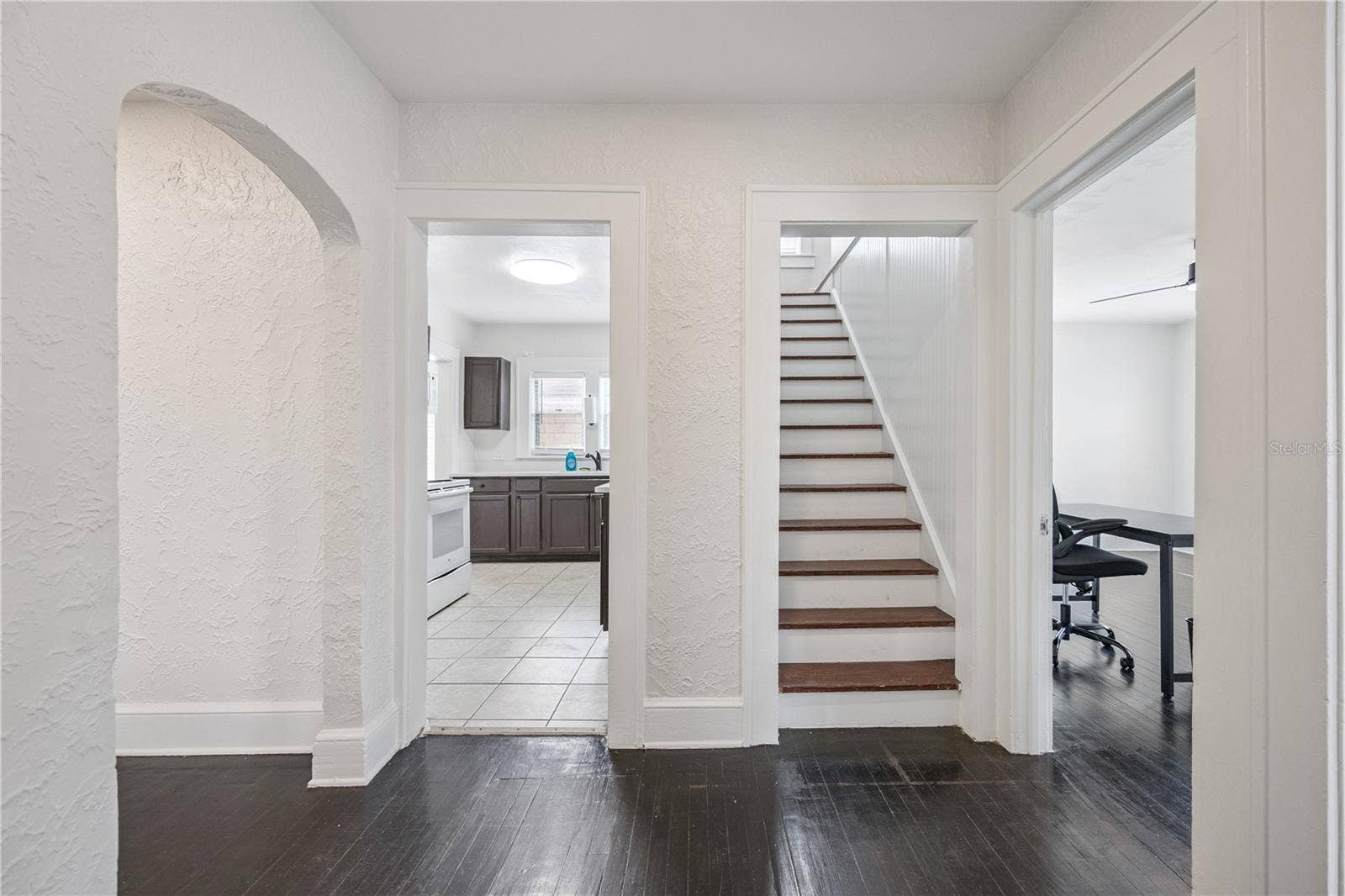 25 E PINECREST AVENUE, Eustis, FL 32726
