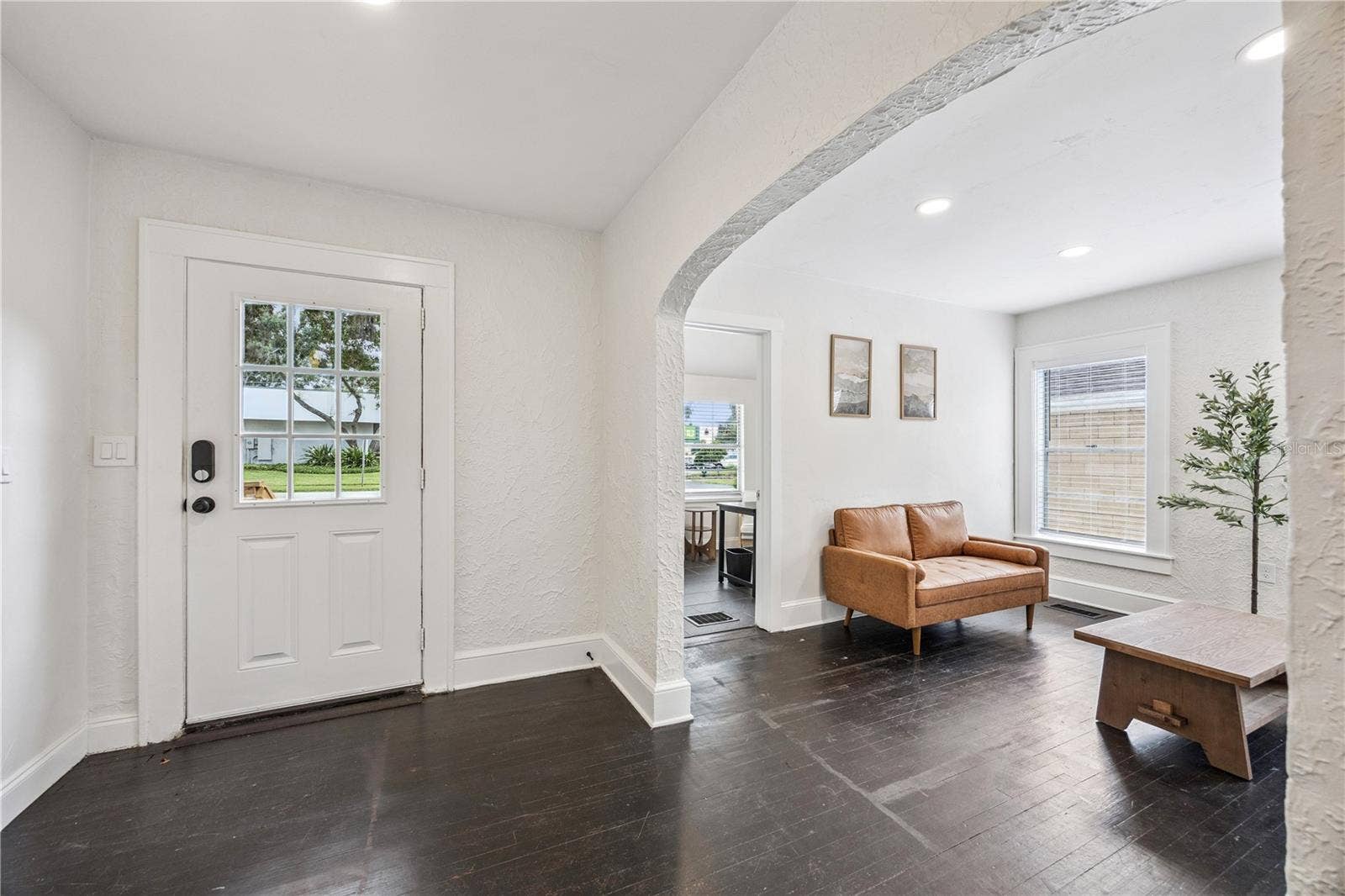 25 E PINECREST AVENUE, Eustis, FL 32726