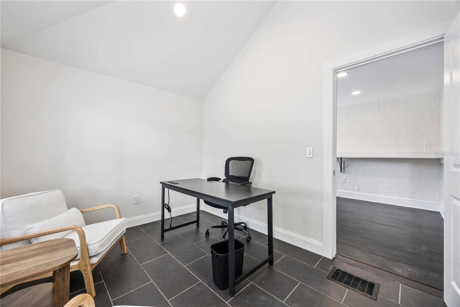 25 E PINECREST AVENUE, Eustis, FL 32726