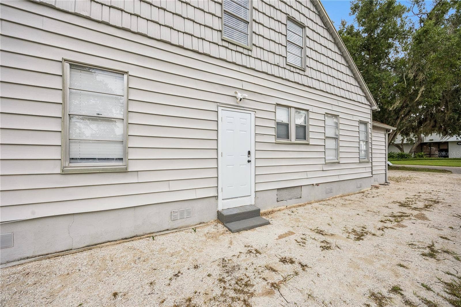 25 E PINECREST AVENUE, Eustis, FL 32726
