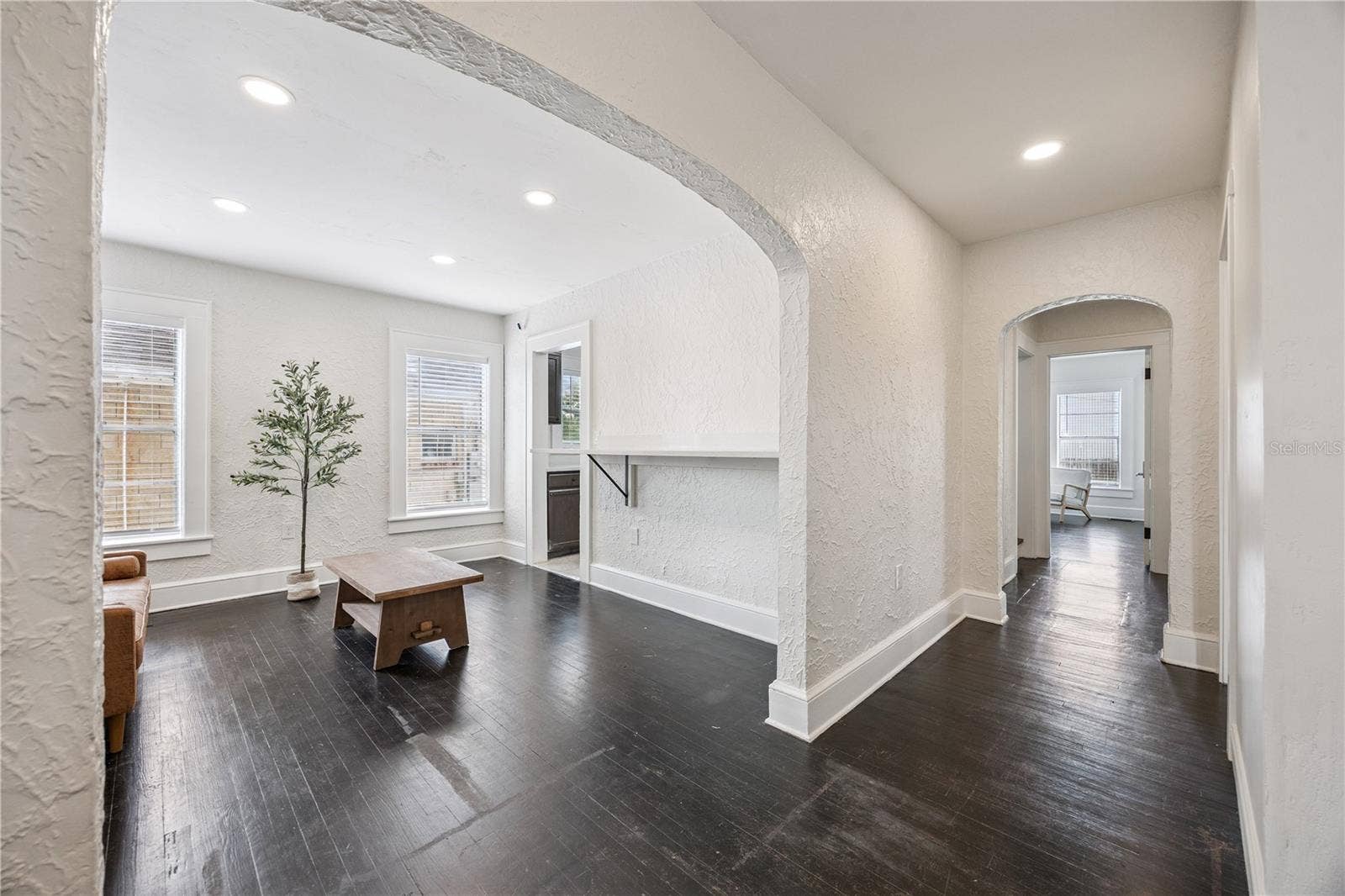 25 E PINECREST AVENUE, Eustis, FL 32726