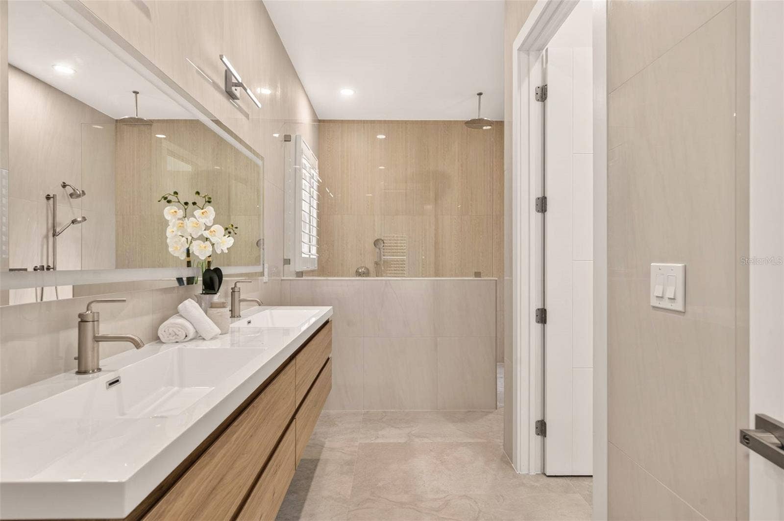 Anti-fog LED vanity mirror & luxurious bidet in private water closet