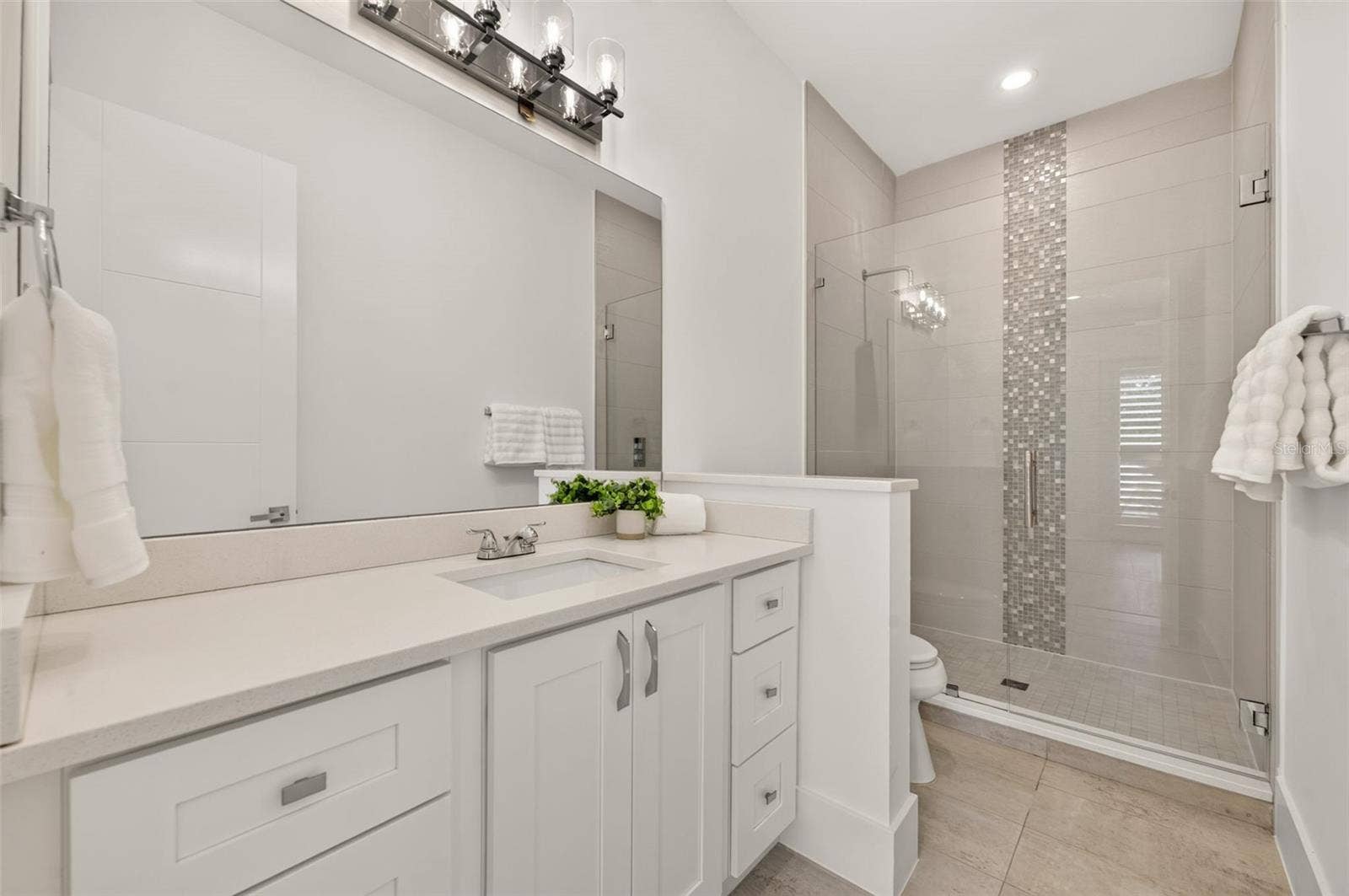 Bathroom 2 (off Bedroom 2)