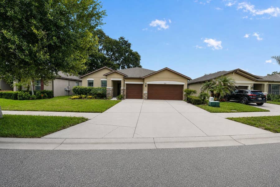 Property photo for 2130 LANDSIDE DRIVE, Valrico, FL