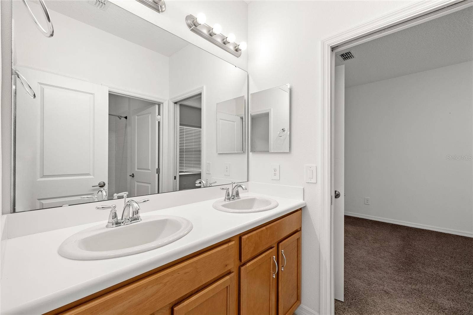 1168 PANDO LOOP, Orlando, FL 32824 Guest Bathroom 3, Jack & Jill, Second Floor