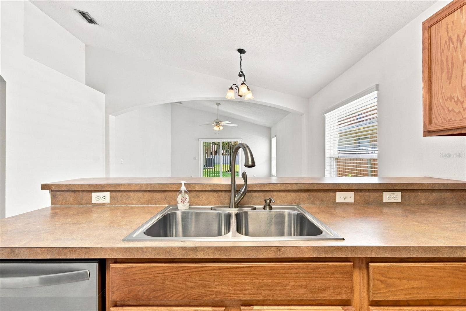 1174 BEECH GROVE WAY, Orlando, FL 32828 Breakfast Bar in Kitchen