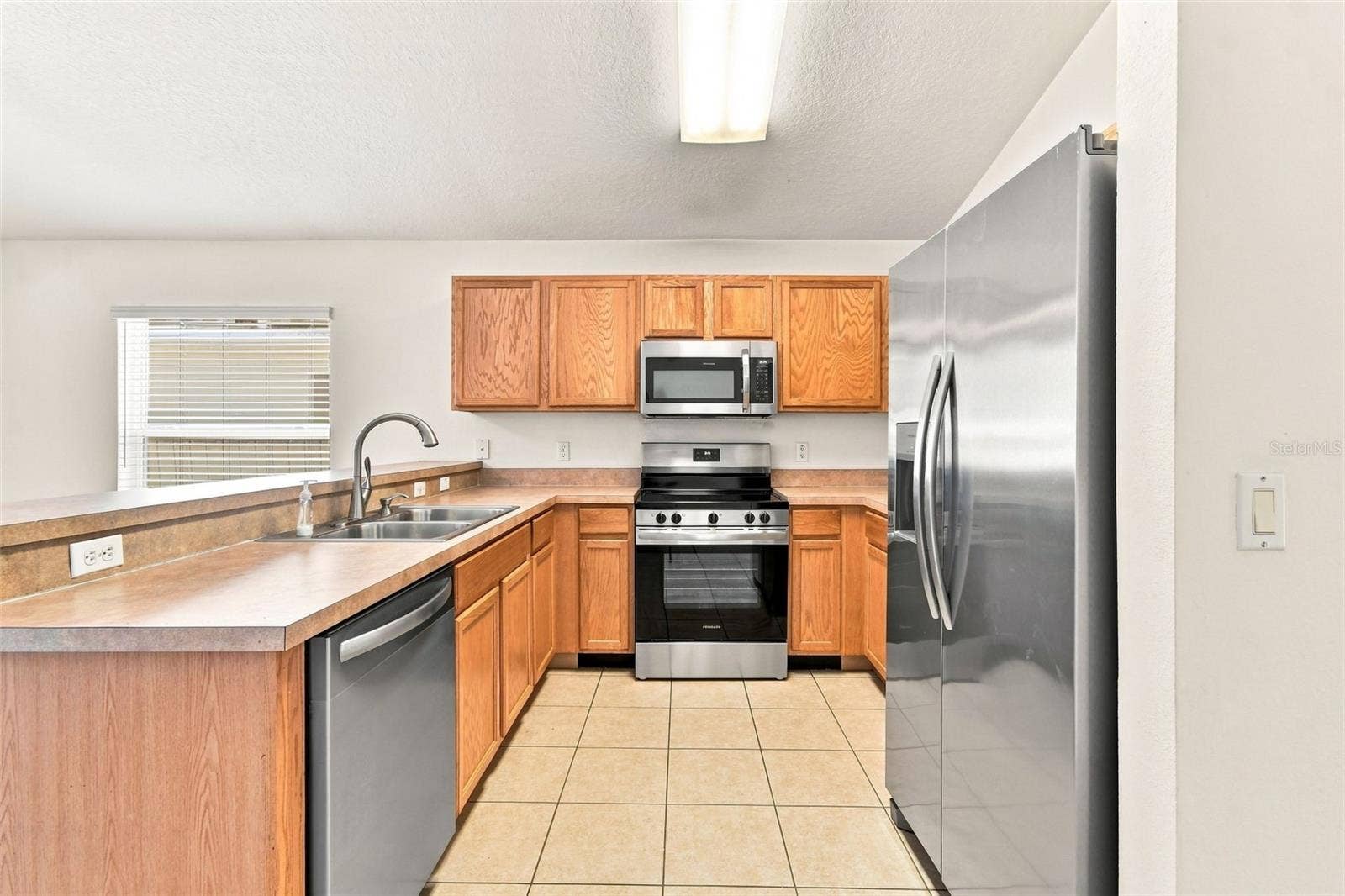 1174 BEECH GROVE WAY, Orlando, FL 32828 Brand New Stainless Steel Appliances