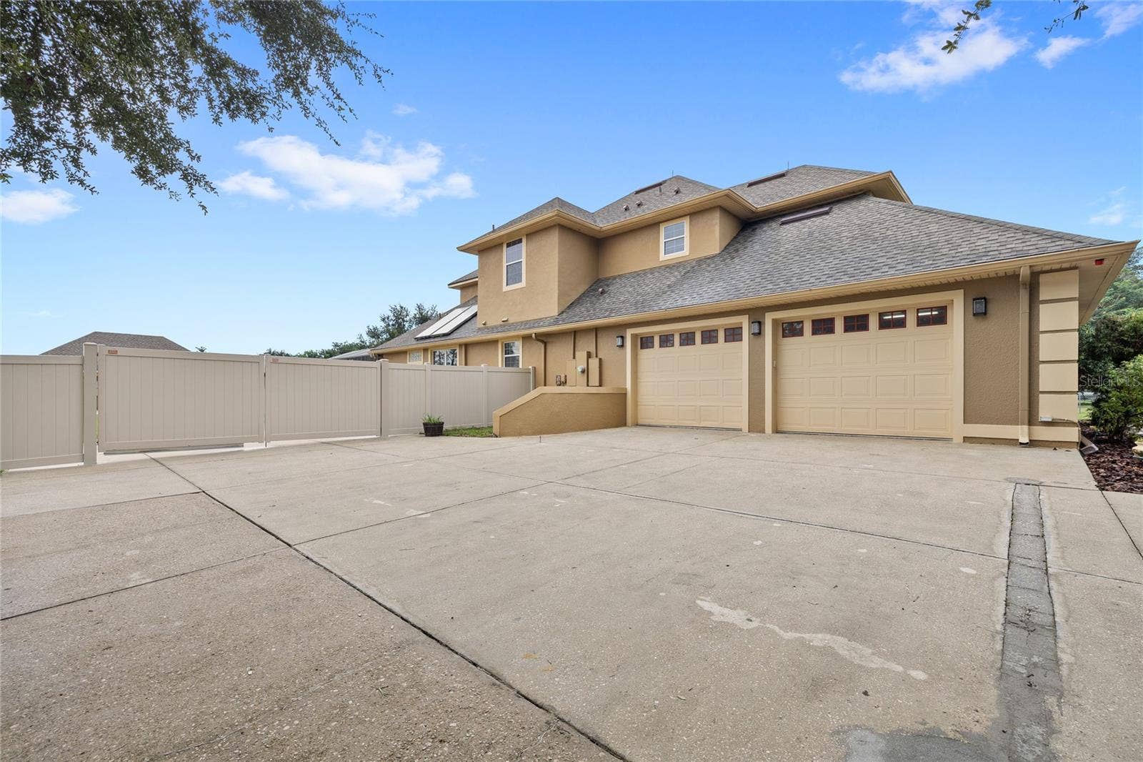 12901 PHILLIPS ROAD, Groveland, FL 34736 Attached oversized two car garage