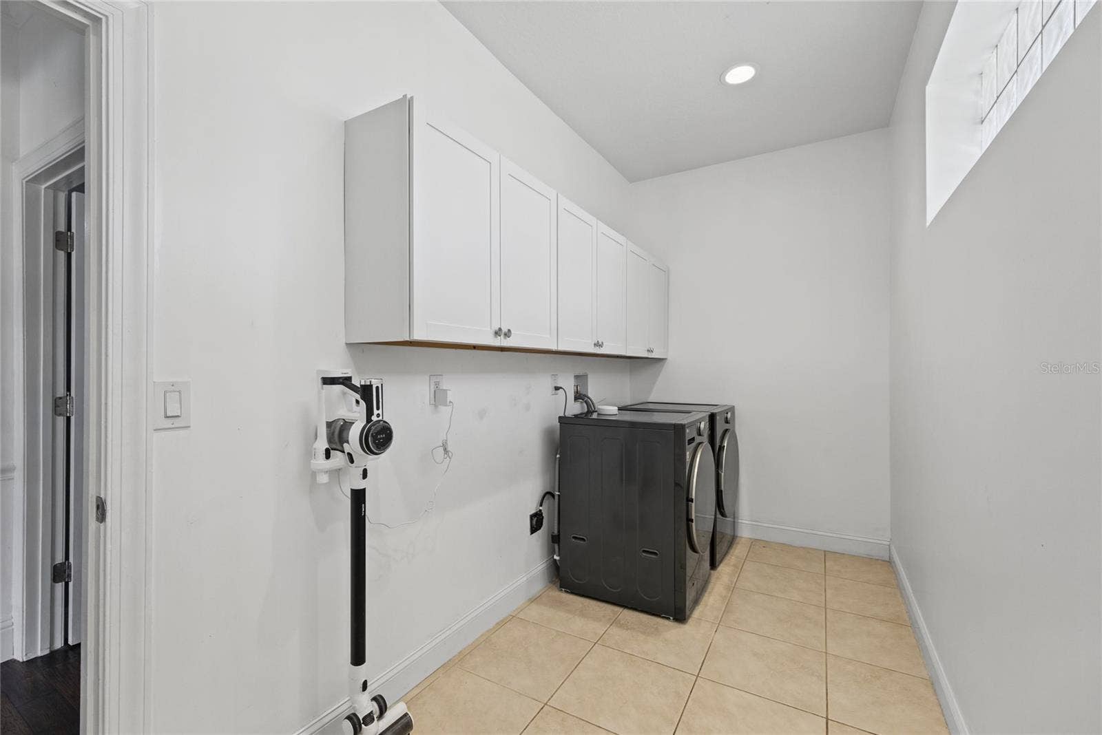 12901 PHILLIPS ROAD, Groveland, FL 34736 Downstairs laundry