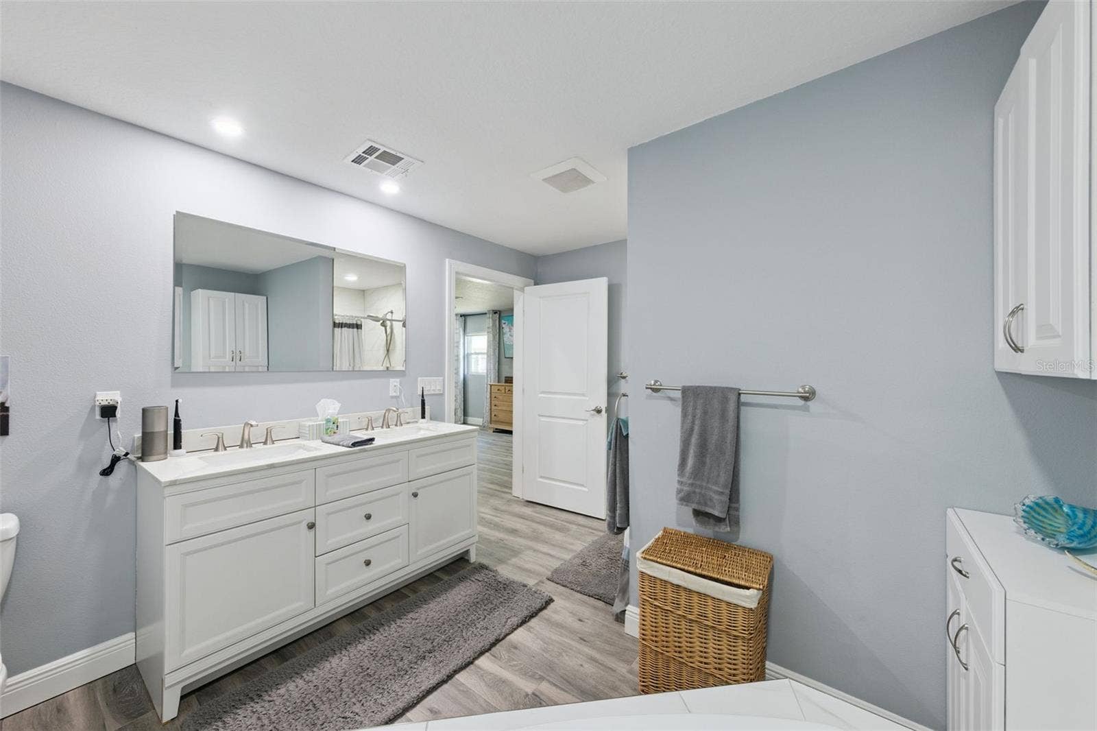 27821 LOIS DRIVE, Tavares, FL 32778 27821 LOIS DRIVE, Tavares, FL 32778