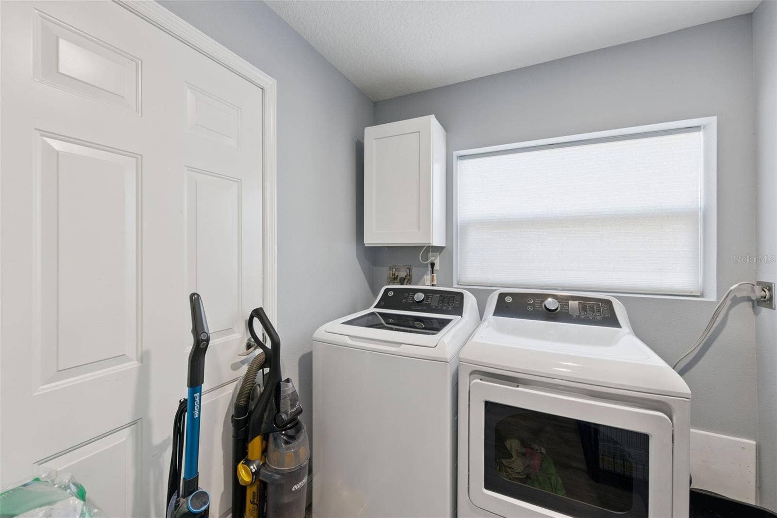 27821 LOIS DRIVE, Tavares, FL 32778 27821 LOIS DRIVE, Tavares, FL 32778