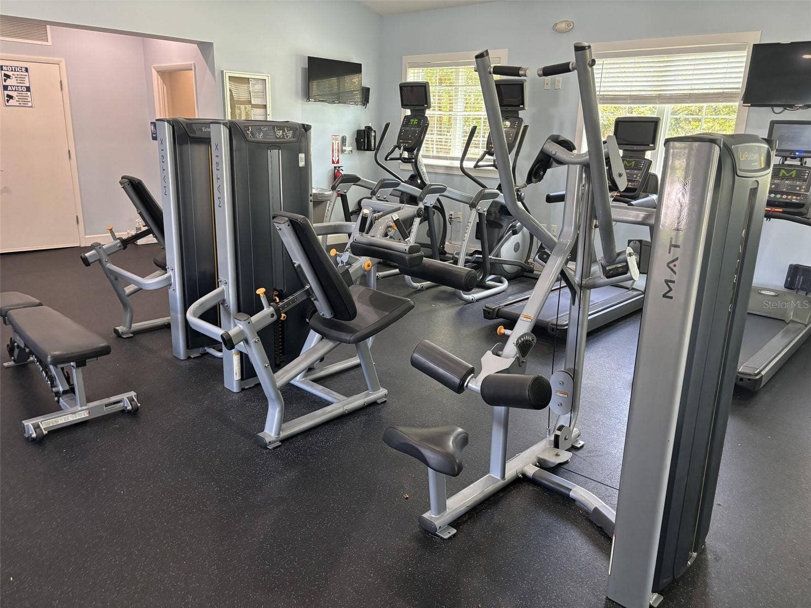 14048 LARKSPUR LAKE DRIVE, Winter Garden, FL 34787 14048 Larkspur Lake Dr - Lakeview Pointe fitness center with strength-training equipment.