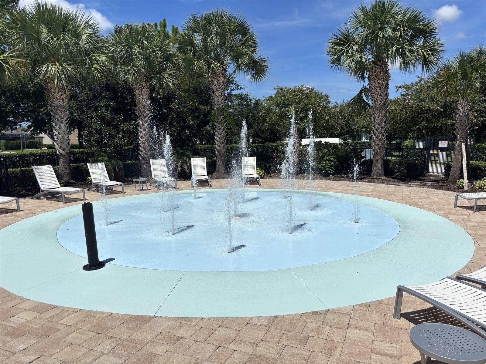 14048 LARKSPUR LAKE DRIVE, Winter Garden, FL 34787 14048 Larkspur Lake Dr - Community splash area at Lakeview Pointe.