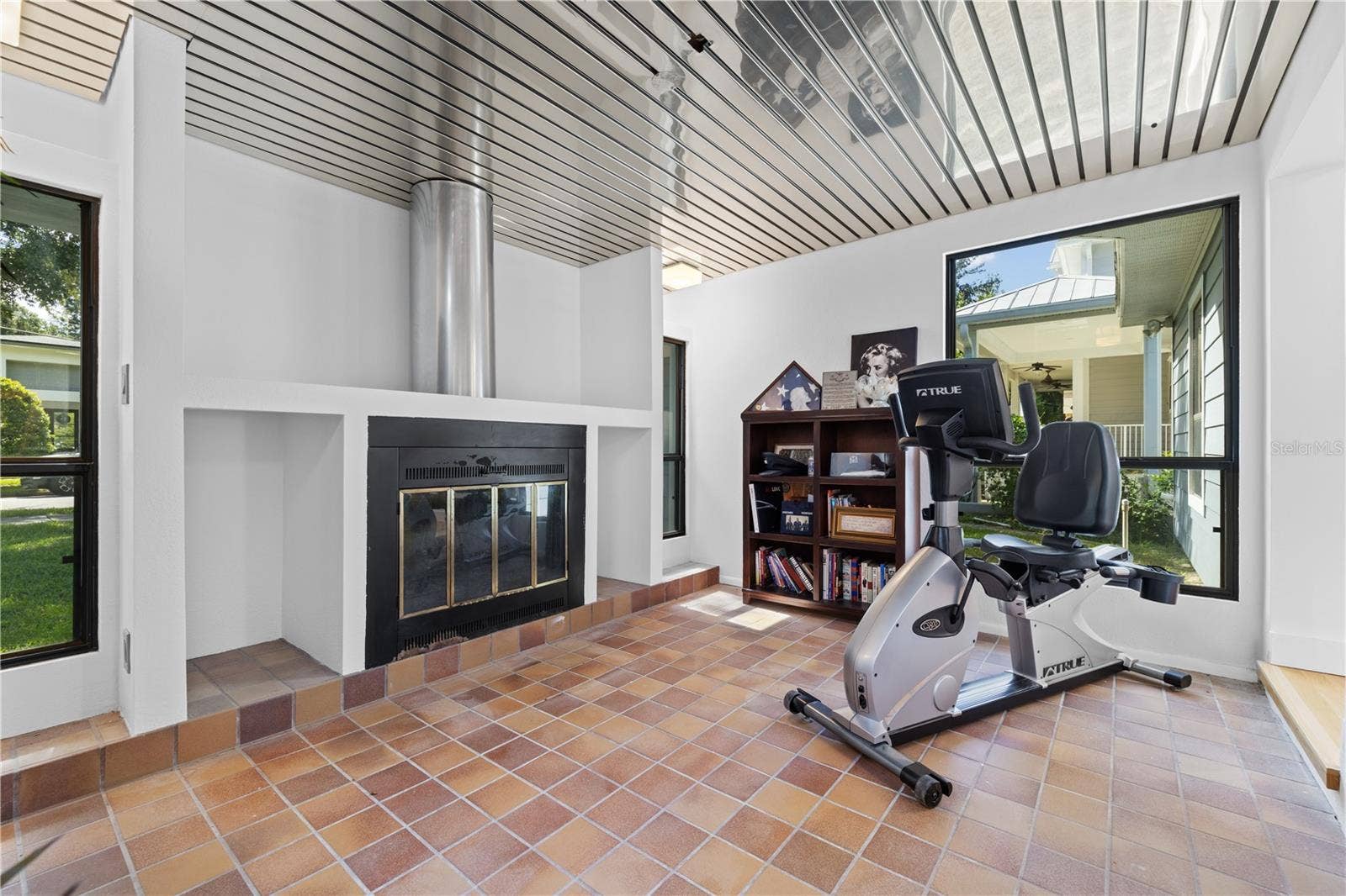 932 N HYER AVENUE, Orlando, FL 32803 932 N HYER AVENUE, Orlando, FL 32803