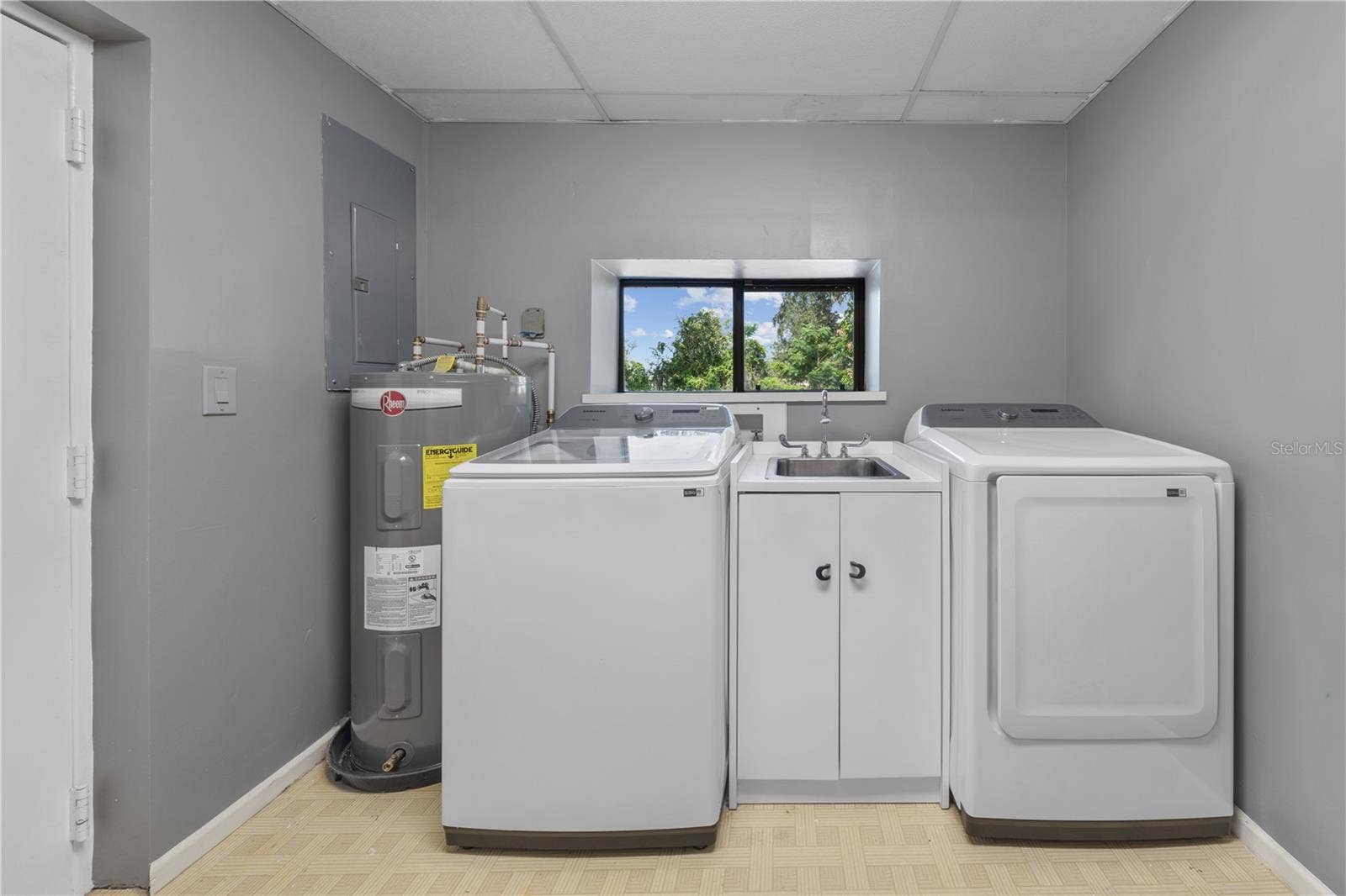 932 N HYER AVENUE, Orlando, FL 32803 932 N HYER AVENUE, Orlando, FL 32803