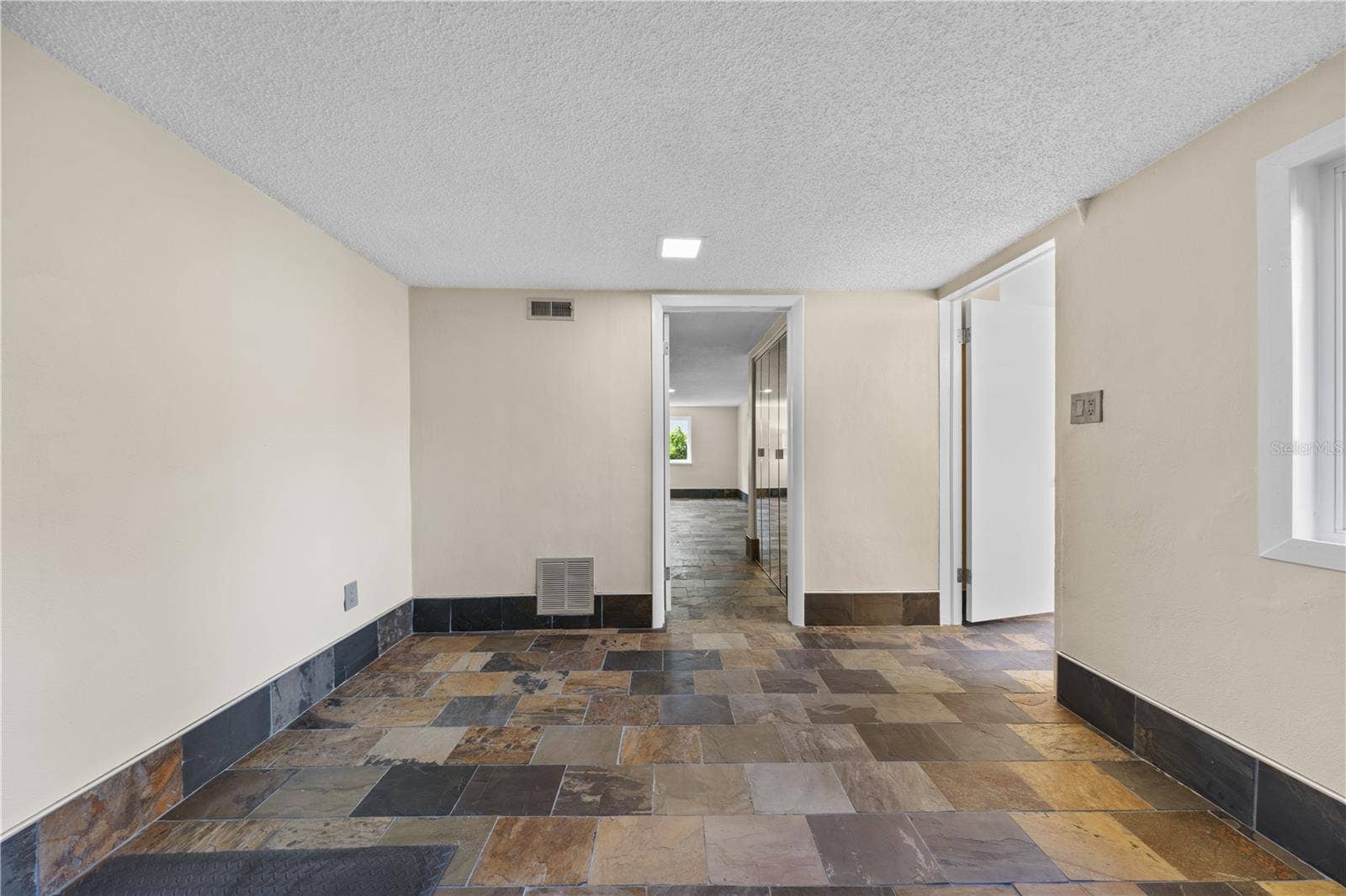 932 N HYER AVENUE, Orlando, FL 32803 Bonus basement room