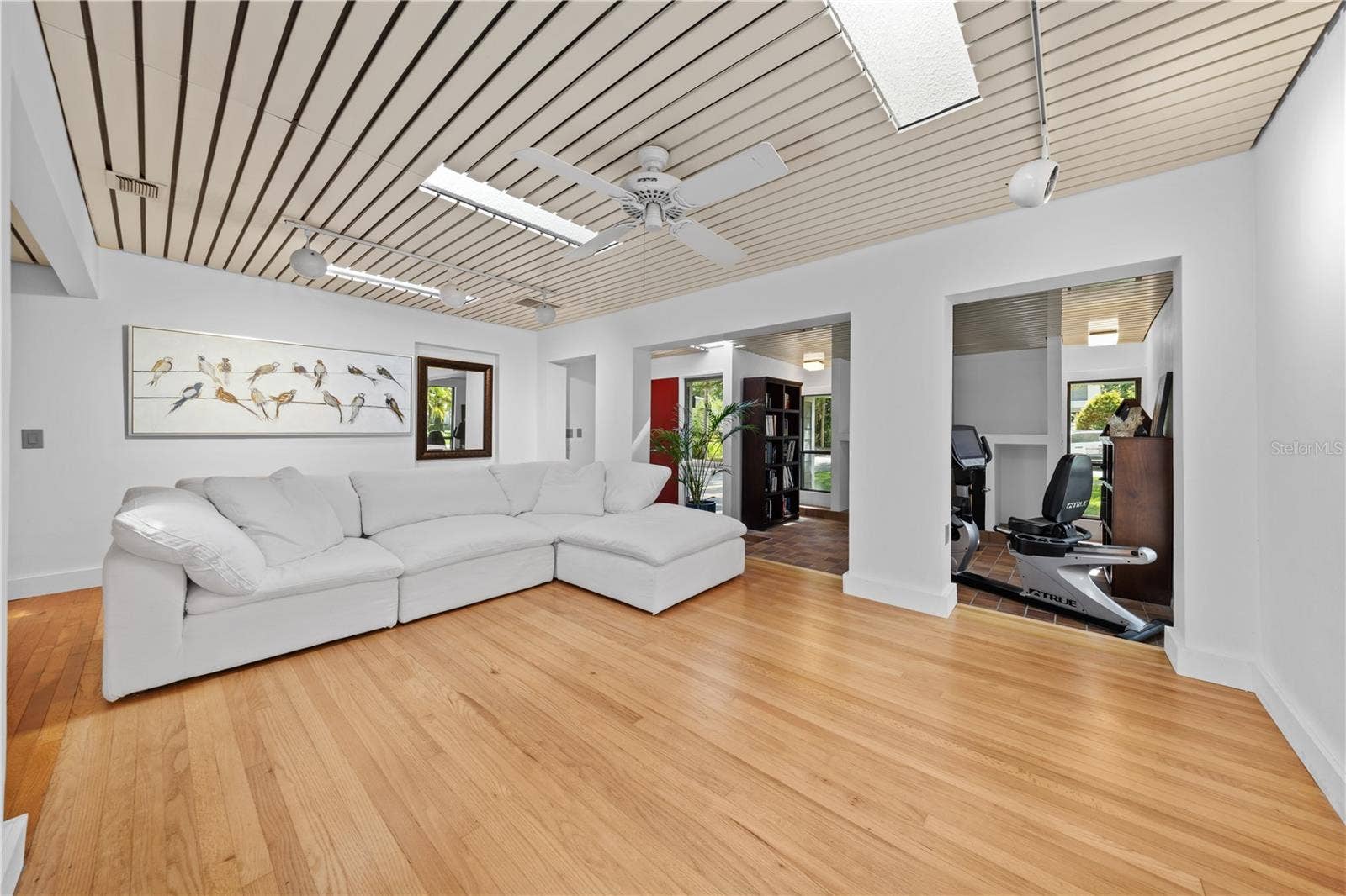 932 N HYER AVENUE, Orlando, FL 32803 932 N HYER AVENUE, Orlando, FL 32803