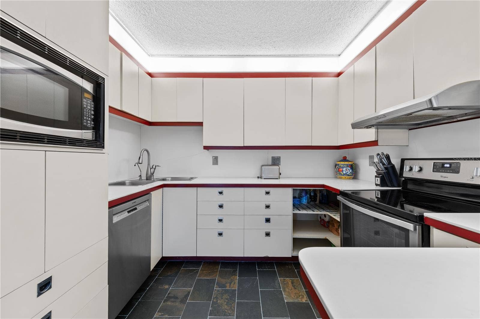 932 N HYER AVENUE, Orlando, FL 32803 932 N HYER AVENUE, Orlando, FL 32803
