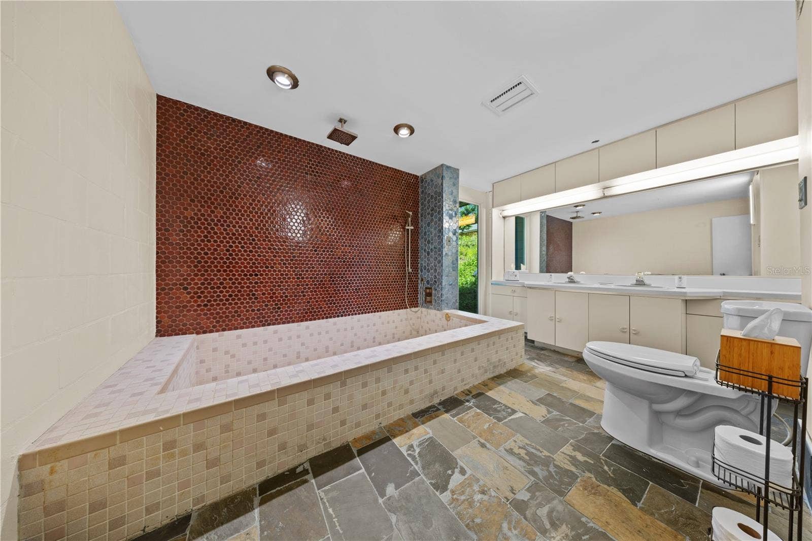 932 N HYER AVENUE, Orlando, FL 32803 932 N HYER AVENUE, Orlando, FL 32803