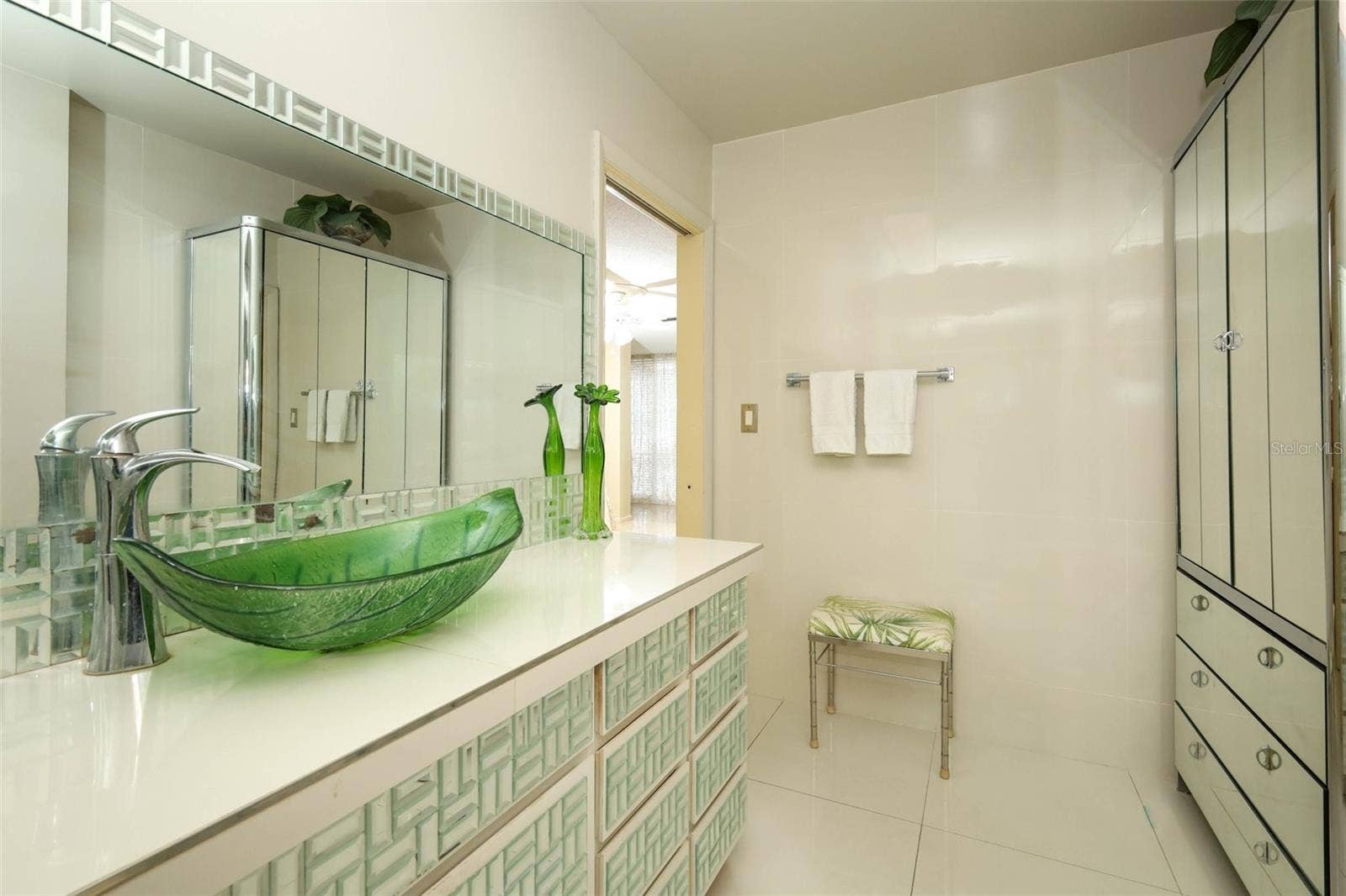 311 E MORSE BOULEVARD, #4-5, Winter Park, FL 32789 Beautiful custom glass vessel sink