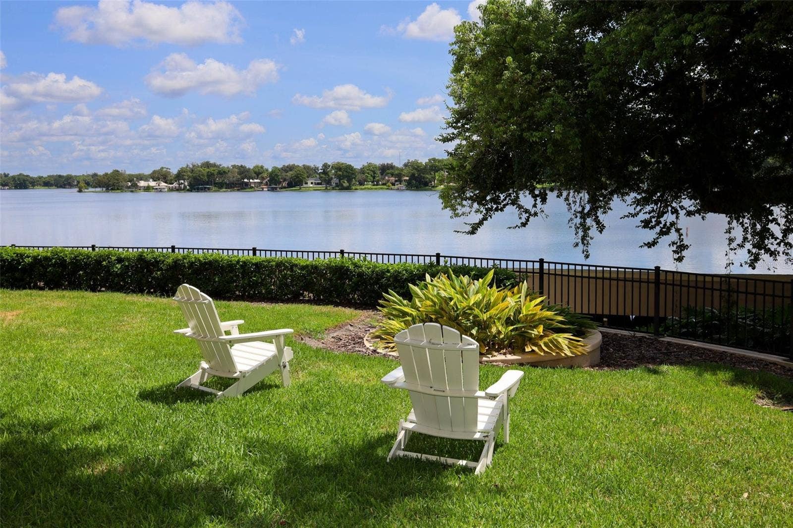 311 E MORSE BOULEVARD, #4-5, Winter Park, FL 32789 Community Green Space to sit & enjoy the views.