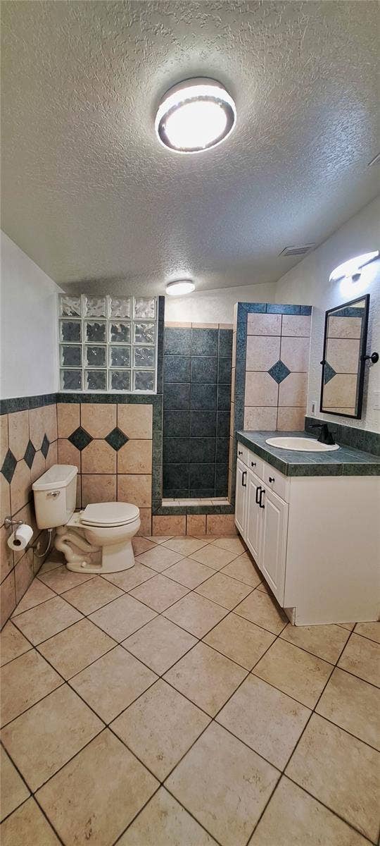 3017 BAY LAKE ROAD, Orlando, FL 32808 3017 BAY LAKE ROAD, Orlando, FL 32808