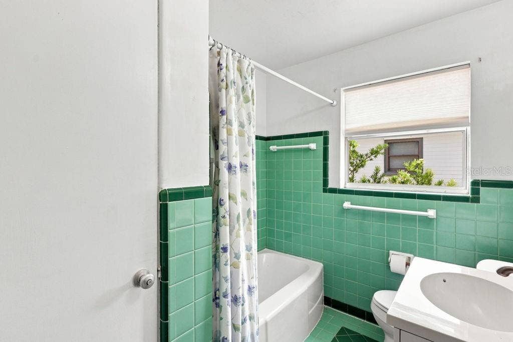 379 MORNINGSIDE AVENUE, Daytona Beach, FL 32118 Bath 2