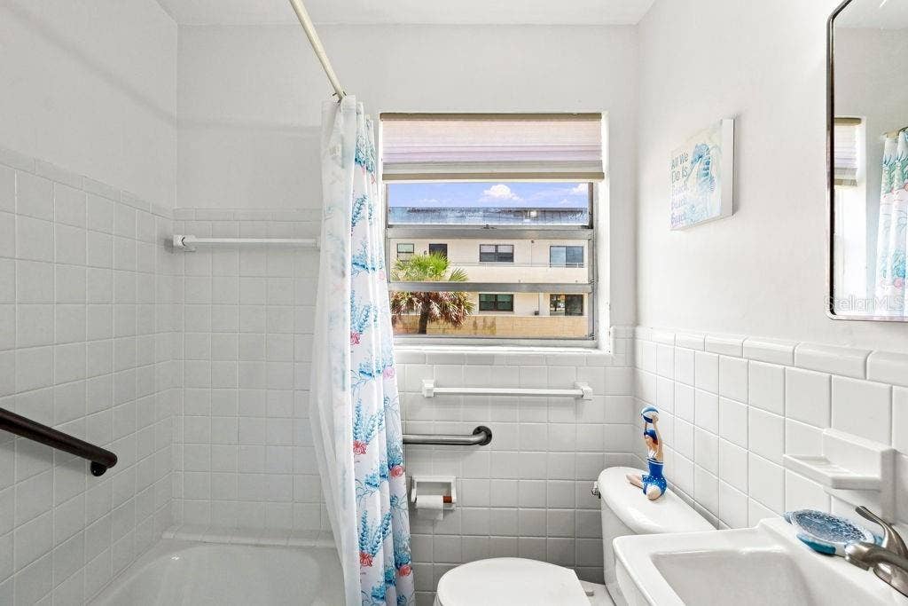 379 MORNINGSIDE AVENUE, Daytona Beach, FL 32118 Bath 1