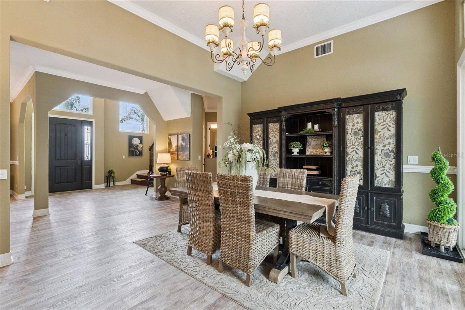 Formal Dining and Entry